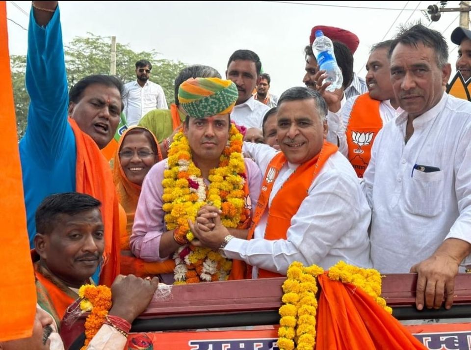 नसीराबाद विधानसभा क्षेत्र से भाजपा प्रत्याशी श्री रामस्वरूप लाम्बा ने अपना नामांकन पत्र दाखिल किया। इस दौरान जनता-जनार्दन की बड़ी संख्या में उपस्थिति इस बात का साफ संकेत हैं कि प्रदेश में कमल खिलेगा और भाजपा की सरकार बनेगी।