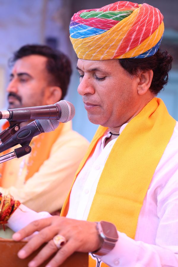 सिवाना विधानसभा क्षेत्र से भाजपा प्रत्याशी श्री हमीर सिंह भायल ने अपना नामांकन पत्र दाखिल किया। इस मौके पर केन्द्रीय मंत्री श्री कैलाश चौधरी, प्रदेश महामंत्री श्री जगवीर छाबा सहित  पार्टी कार्यकर्ता एवं आमजन उपस्थित रहे।   इस दौरान जनता-जनार्दन की बड़ी सं