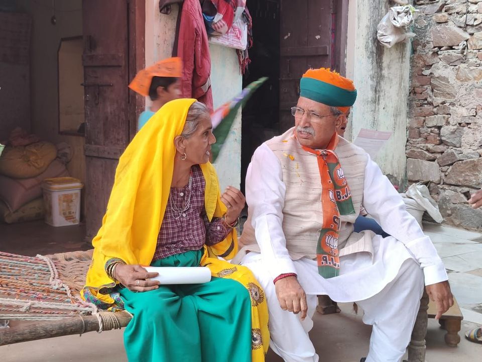 तिजारा विधानसभा क्षेत्र में केंद्रीय मंत्री श्री अर्जुन राम मेघवाल ने बूथ महासंपर्क अभियान के तहत क्षेत्रवासियों से जनसंपर्क कर भाजपा को वोट देकर प्रदेश में सुशासन का कमल खिलाने की अपील की। इस दौरान उमड़े जनसैलाब का उत्साह देखकर स्पष्ट है कि तिजारा सहित स
