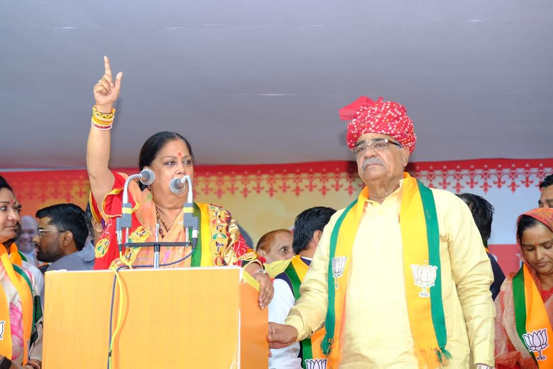 सीकर विधानसभा क्षेत्र से भाजपा प्रत्याशी श्री रतन लाल जलधारी के समर्थन में बीते मंगलवार भाजपा राष्ट्रीय उपाध्यक्ष श्रीमती वसुंधरा राजे ने विशाल जनसभा को संबोधित कर क्षेत्रवासियों से भाजपा के पक्ष में मतदान करने की अपील की।  