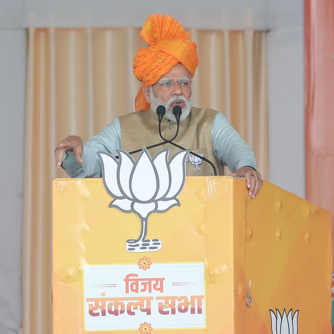 चहुँ ओर सिर्फ कमल  अपराध, भ्रष्टाचार और बदहाली की पर्याय बन चुकी कांग्रेस सरकार को उखाड़ फेंकने का दृढ़ संकल्प एवं कमल विजय से सुशासन की स्थापना का प्रचण्ड इरादा। प्रधानमंत्री श्री नरेन्द्र मोदी की विजय संकल्प सभा। 📌 अंता #राजस्थान_में_कमल_खिलेगा