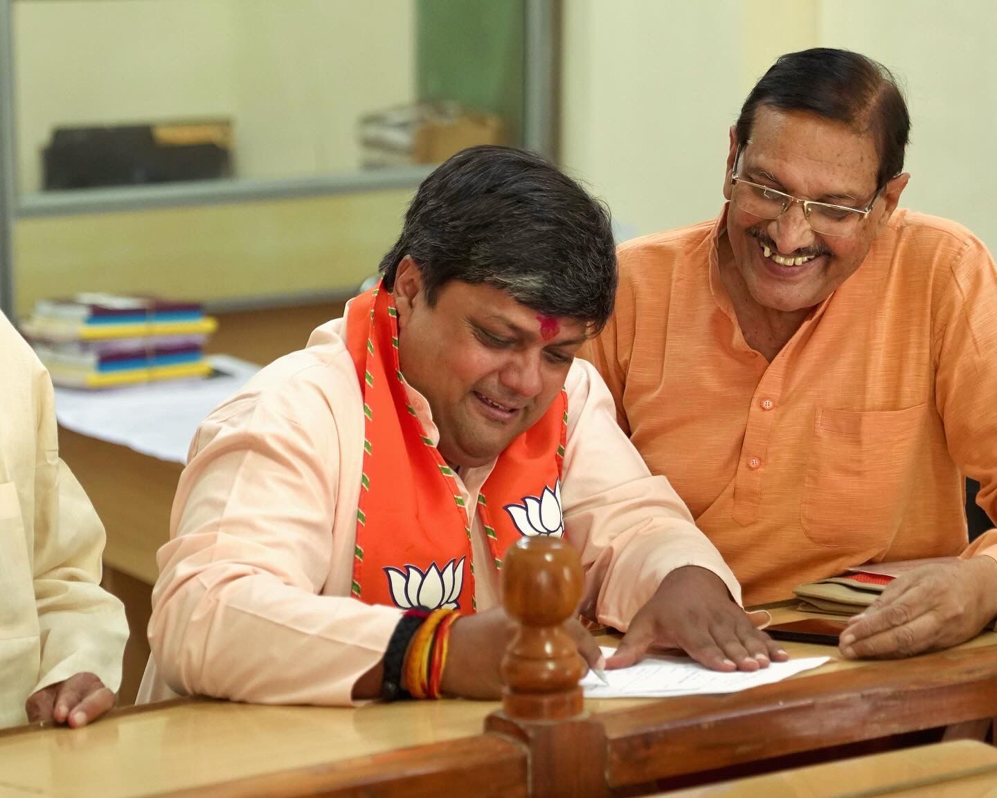 अबकी बार 400 पार! झालावाड़-बारां लोकसभा क्षेत्र से भाजपा प्रत्याशी श्री दुष्यंत सिंह ने आज अपना नामांकन पत्र दाखिल किया।  इस दौरान भारी संख्या में पार्टी पदाधिकारी व कार्यकर्ता उपस्थित रहे। #AbkiBaar400Paar
